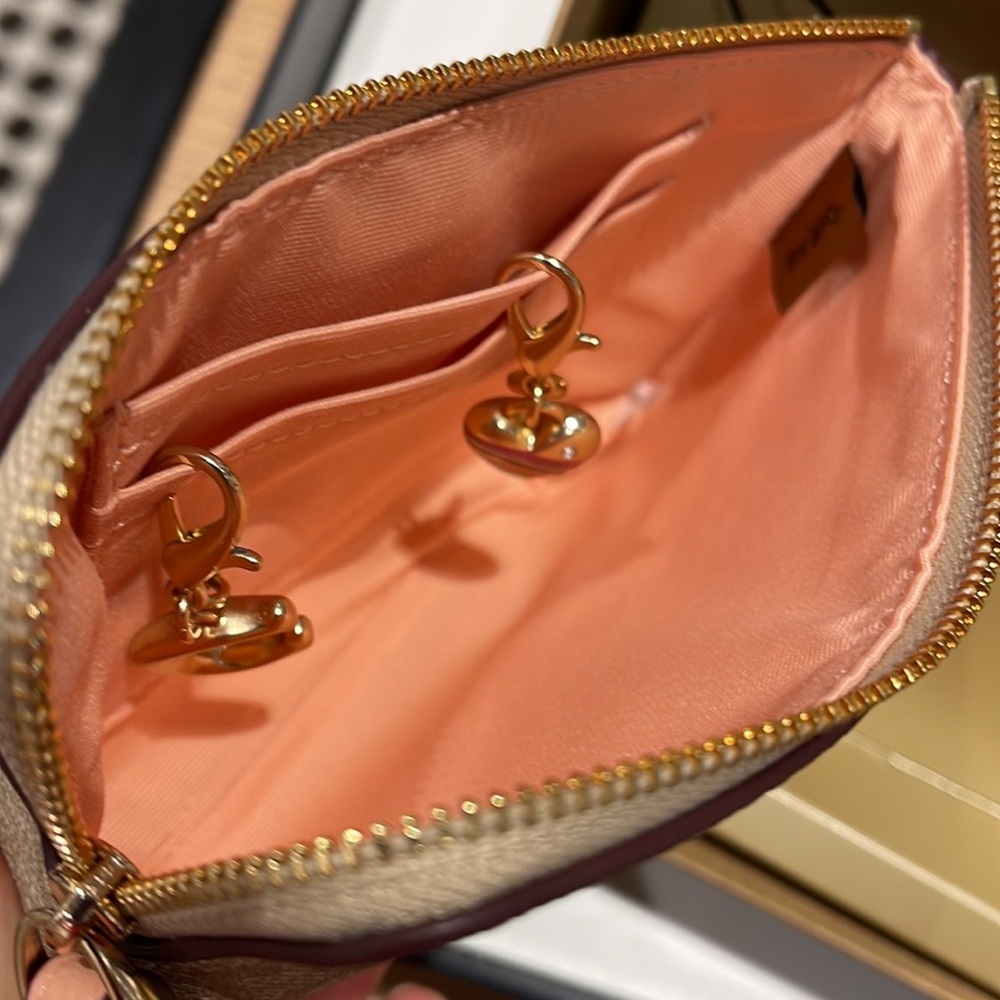 Coach Boxed Corner Zip Wristlet In Signature Canvas
Gold/Light Khaki/Faded Blush - Picture 5 of 16